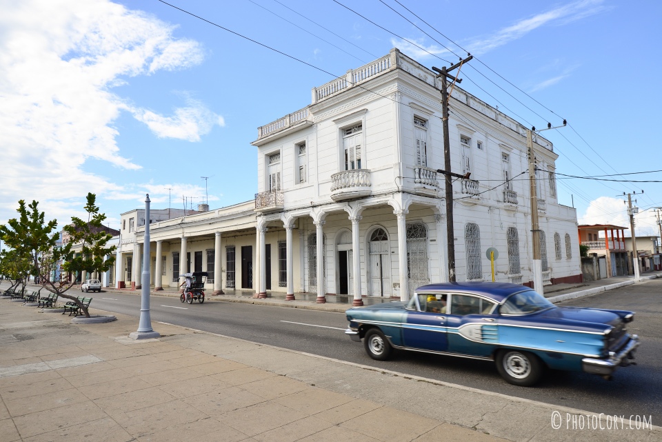 old car colonial building cuba